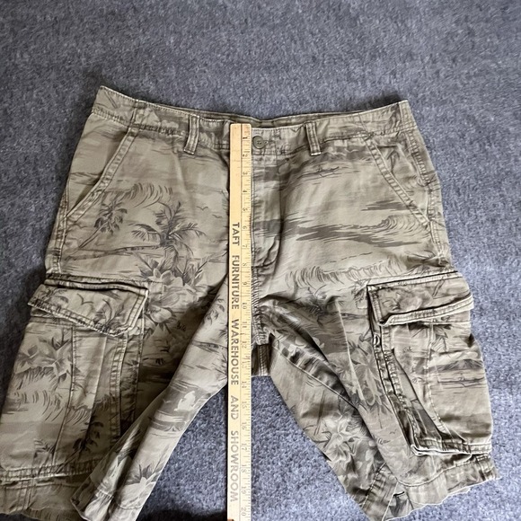 Old Navy Mens Green Cargo Shorts Sz 36 Tropical Hawaiian Floral Print Casual - Picture 7 of 11